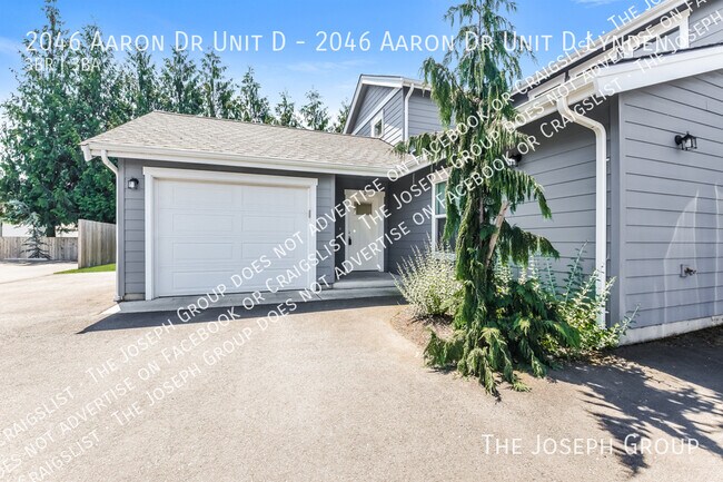 Building Photo - 2046 Aaron Dr