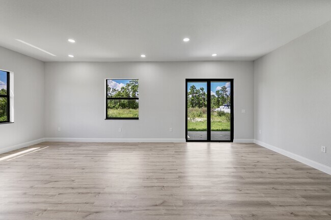 Building Photo - 556 Sherwood Ave S