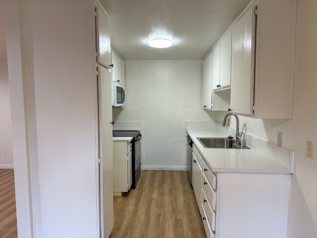 Building Photo - 10140 Mountair Ave