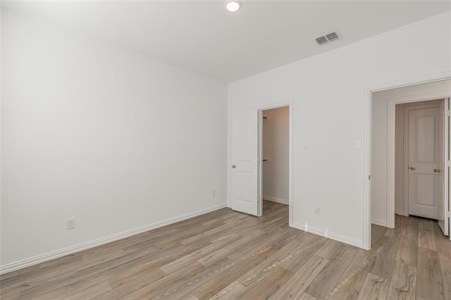 Building Photo - 1275 W Yarrow Ave
