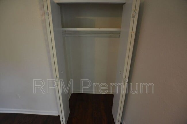 Building Photo - 1857 Theron Dr