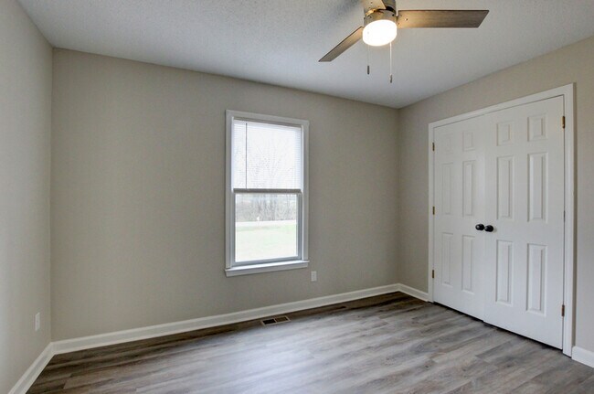 Building Photo - 2481 Clarksville Rd