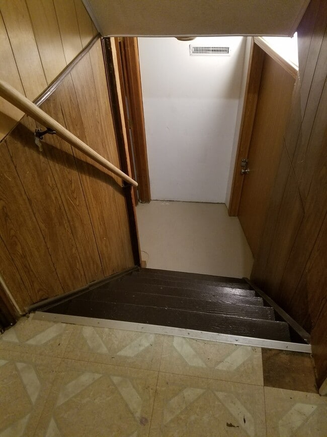 Building Photo - 1002 Burr