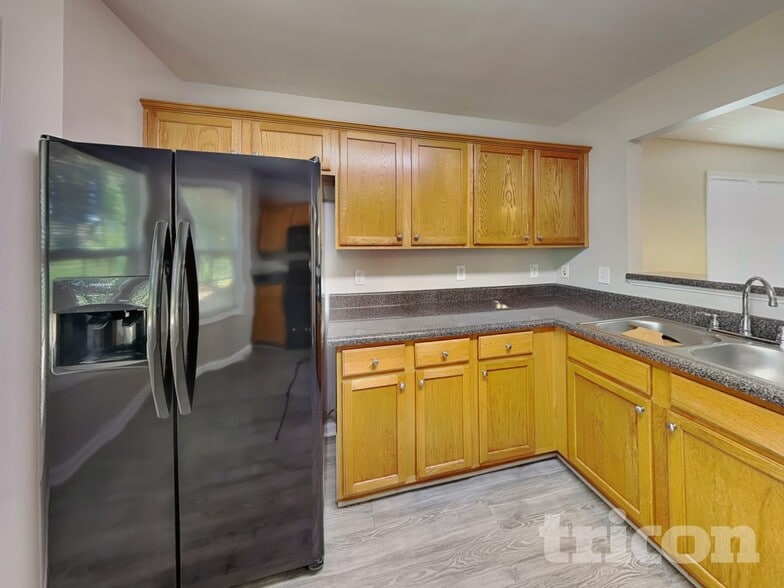 Building Photo - 640 Fairgreen Trail