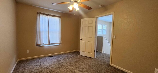 Building Photo - Spacious Town House for Rent