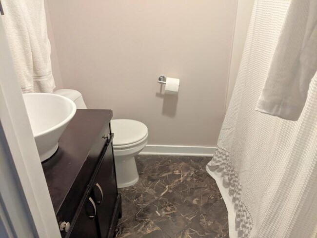 Building Photo - 0 bedroom in Evanston IL 60202
