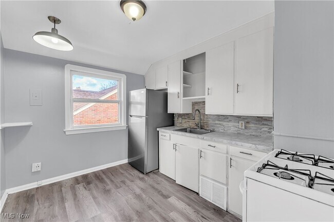 Building Photo - 6151 Wareham Dr