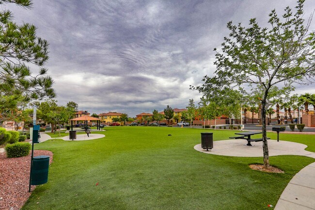 Building Photo - Northwest 3 Bedroom 2.5 Bath Home In Gated...