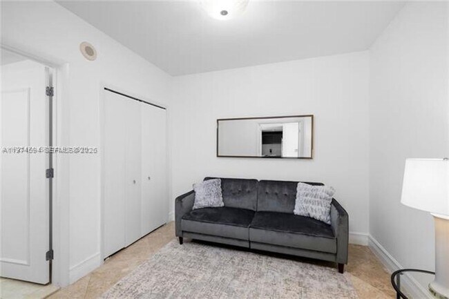 Building Photo - 17001 Collins Ave