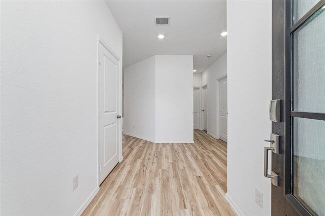 Building Photo - 5315 Sleepy Fox Ln