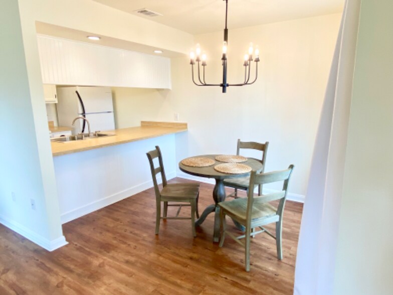 Building Photo - 82 N Court Villa Dr