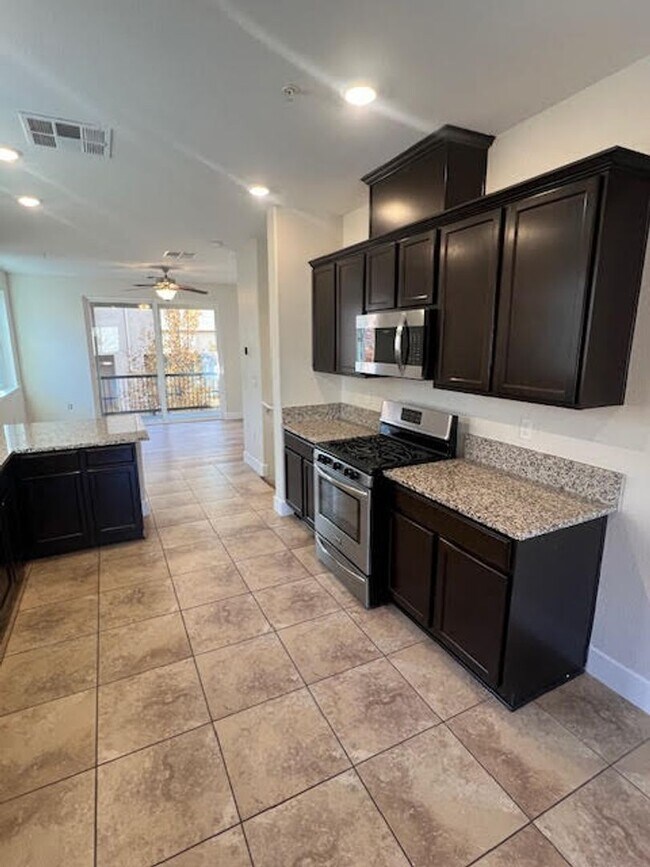 Building Photo - 3056 Sterling Ridge Cir