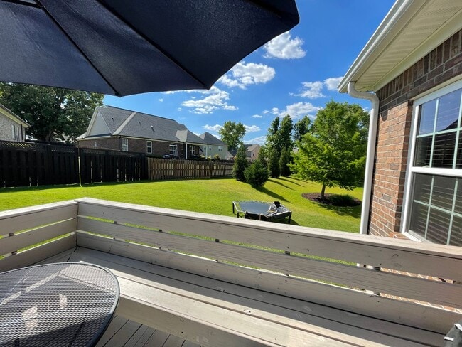 Building Photo - Charming 4 bedroom/2.5 bathroom in Tudor Branch!