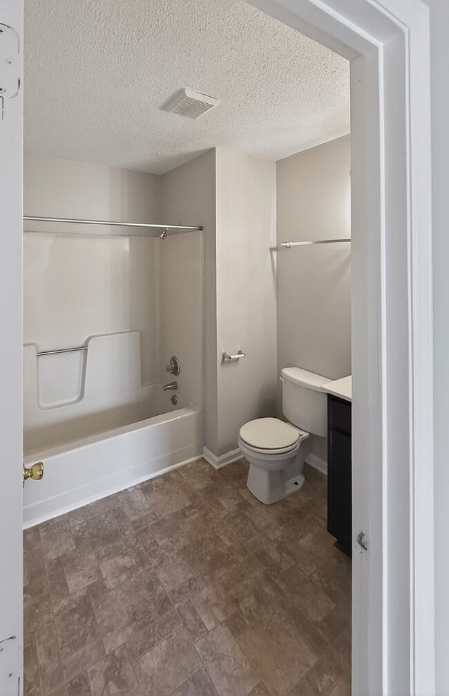 Building Photo - Spacious Two Bedroom Townhome In Kannapolis