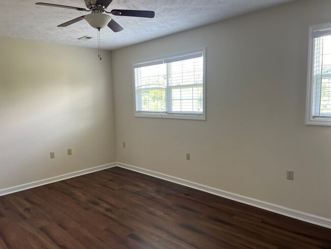 Building Photo - AVAILABLE January 2026! Secluded 2 bedroom...