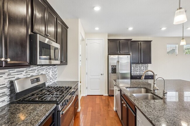 Building Photo - Luxurious Living: 2,367 Sq Ft Home with 4 Baths in Prime Location