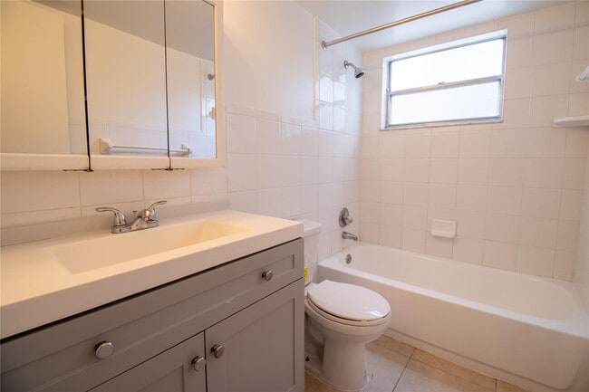 Building Photo - 1505 SW 2nd St