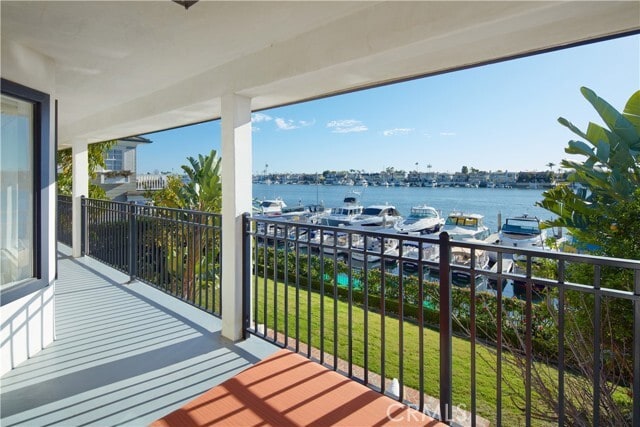 Building Photo - 2572 Bayshore Dr