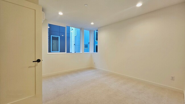 Building Photo - Brand New 2 Bed 2 Bath Townhome in North Beacon Hill, Seattle.