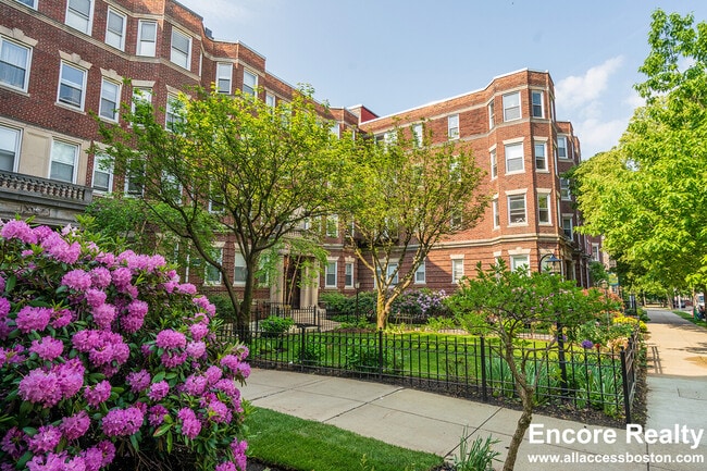 Building Photo - 102 Queensberry St