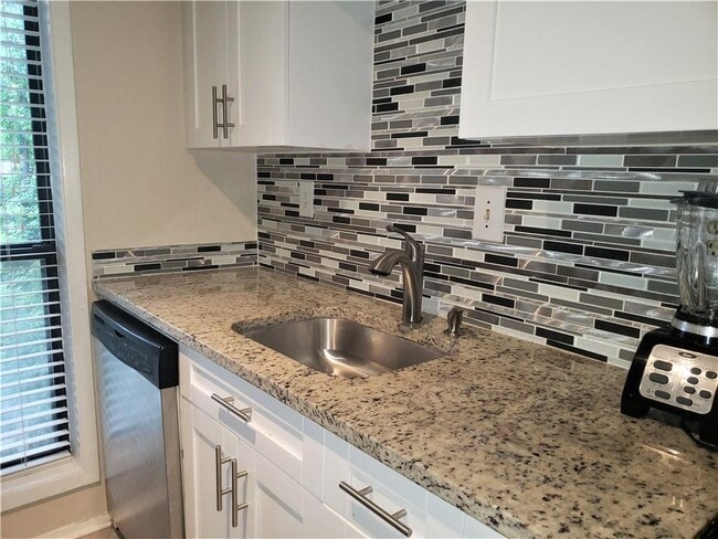 Building Photo - 602 Wynnes Ridge Cir SE