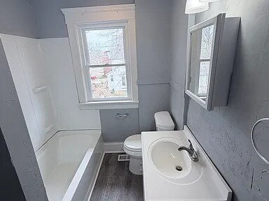 Building Photo - Spacious 6-bedroom, 3-bath home offering a flexible multi-level layout ideal for comfortable living