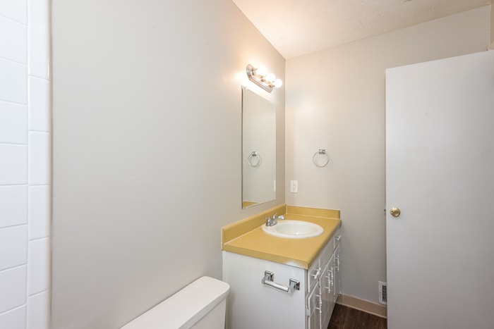 Building Photo - 2137 Hartridge Dr