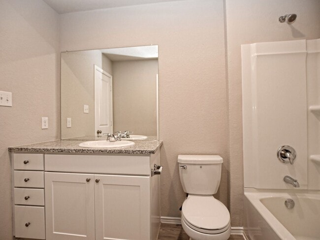 Building Photo - BEAUTIFUL 4BR/2BA - 1627 SF - WATERWHEEL!