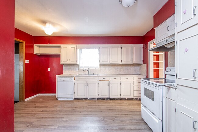 Building Photo - 3813 Hillside Dr