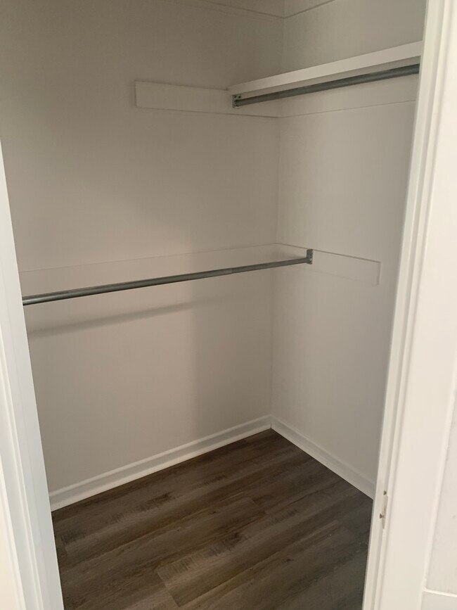 Building Photo - 7633 Thompson Pky