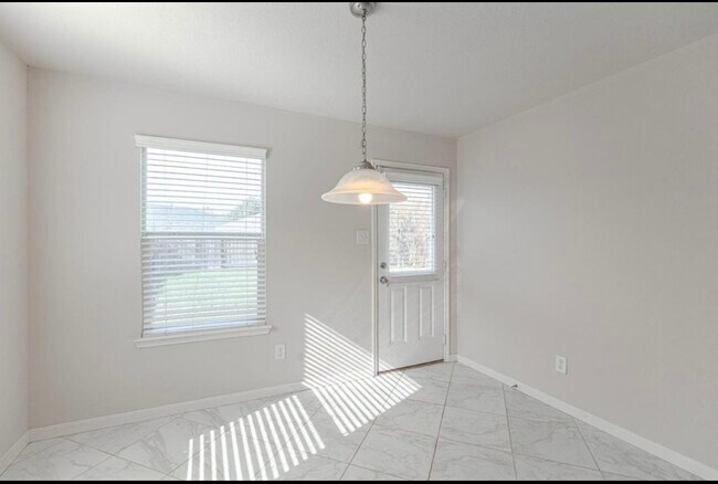 Building Photo - 21611 Falvel Misty Dr