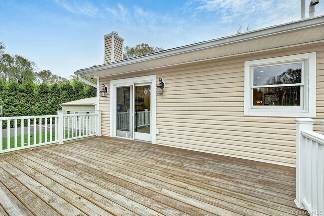 Building Photo - 809 Highland Lake Rd