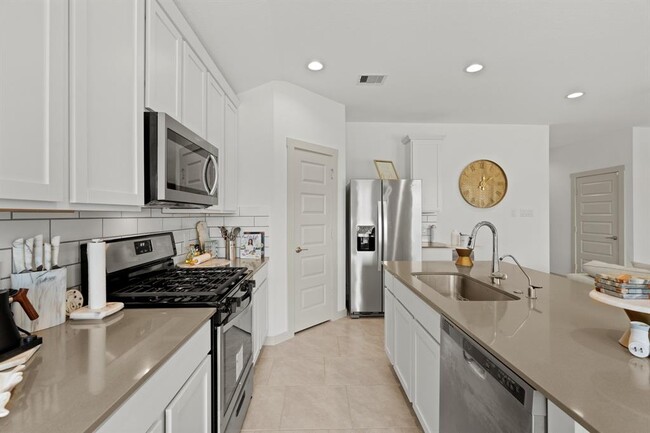 Building Photo - 29407 Ella Larchmont Ct