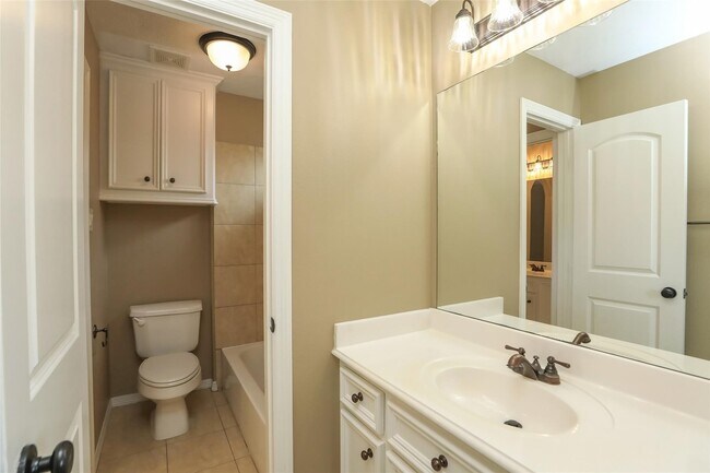 Building Photo - 13810 Nathan Ridge Ln
