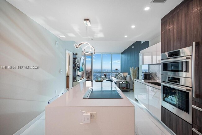 Building Photo - 851 NE 1st Ave