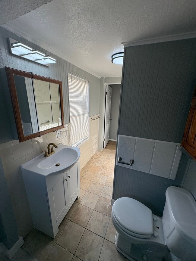 Building Photo - 3 Bed / 2 Bath Single-Family Home Near Downtown Eustis