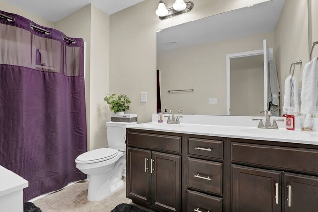 Building Photo - 424 Guppy Lp Rd