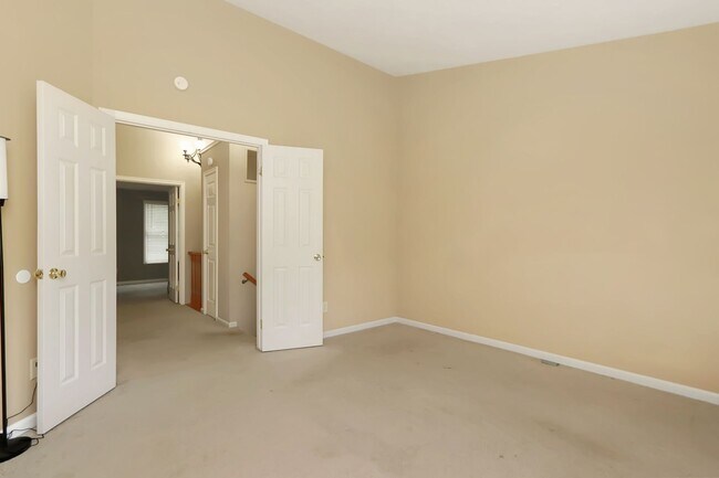 Building Photo - 127 Sterling Ct