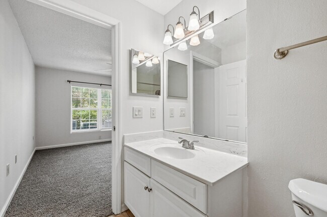 Building Photo - 4270 Calinda Ln