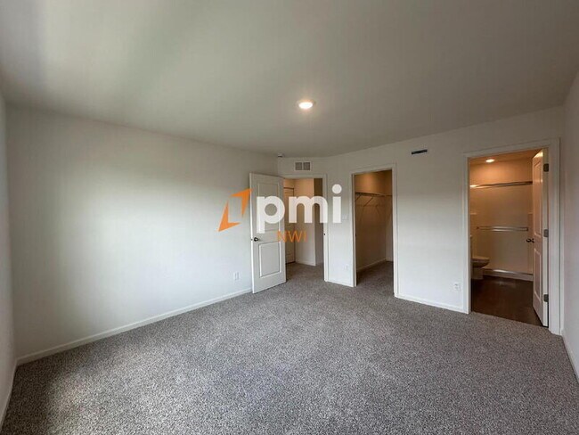 Building Photo - 8754 Clover Ln