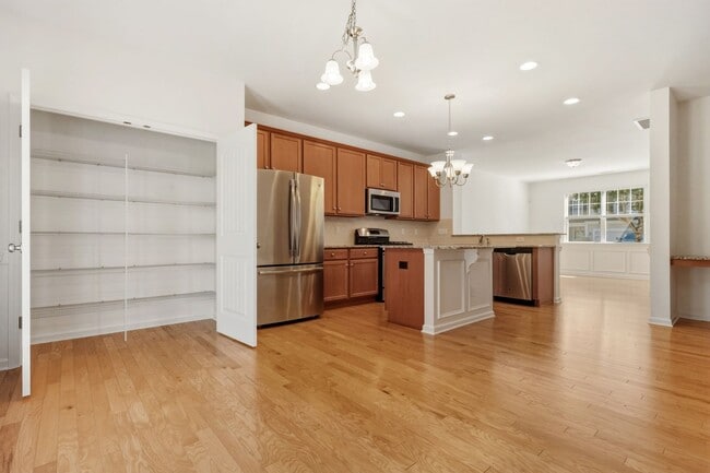 Building Photo - 3 Moonbeam Ct