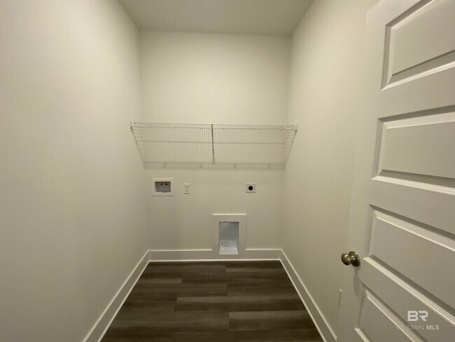 Building Photo - 510 Hardwood Ave