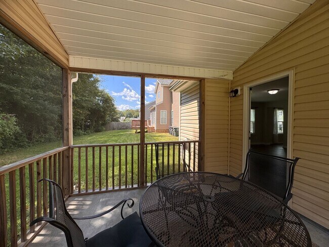 Building Photo - 5BR 3BA Home with Screened Porch