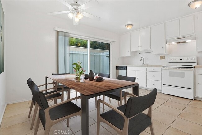 Building Photo - 22855 Vanowen St