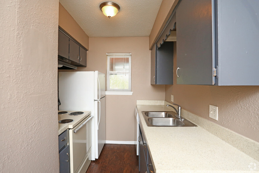 1x1 Flat - Kitchen - Norman Creek