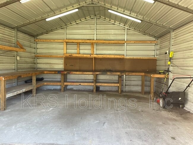 Building Photo - 816 Mullen Rd