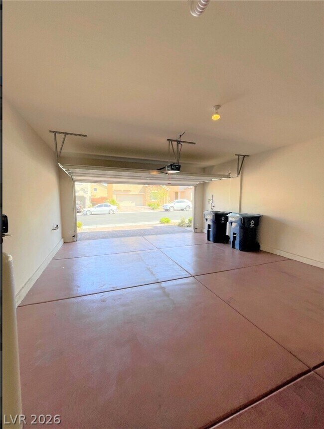 Building Photo - 7063 Claythorn Rd