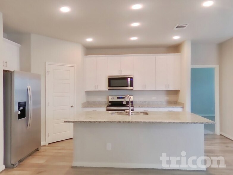 Building Photo - 13538 Paxton Blvd