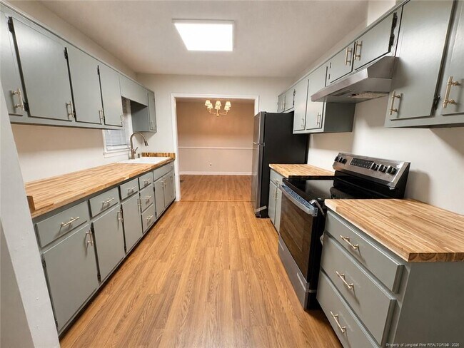Building Photo - 1506 Swainey Ave
