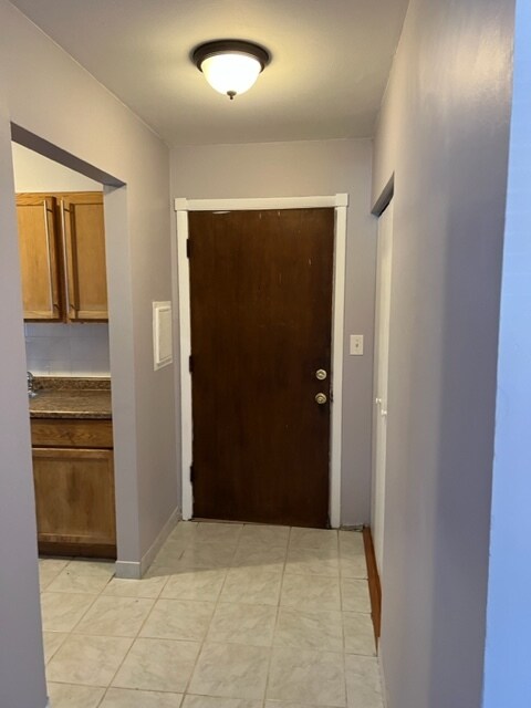 Building Photo - 850 E Old Willow Rd